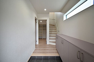 ワイケイホーム株式会社の施工事例「すっきりとした空間に、家事ラク工夫と遊び心を取り入れた暮らし」の画像3