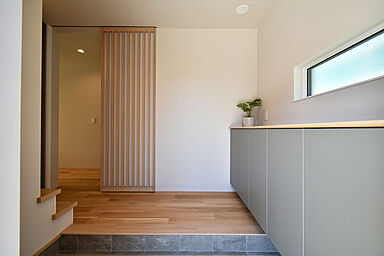 ワイケイホーム株式会社の施工事例「夫婦で料理を楽しむ、心地よい距離感の家」の画像6