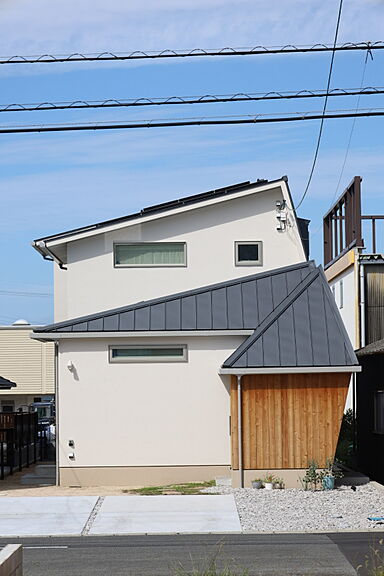 住楽の家の施工事例「商業地域に佇む中庭のある家」の画像