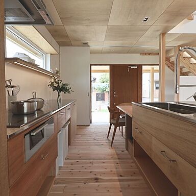 住楽の家の施工事例「住宅街に建つコの字型の家」の画像4