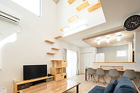 KOYO ARCHITECTSの施工事例「愛猫とともに暮らす吹き抜けのある家」の画像1