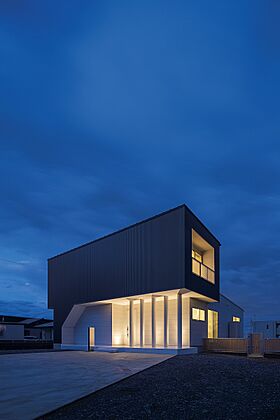 株式会社Style Designの施工事例「凹凸と存在感際立つ家」のメイン画像