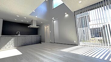建築工房sakuraの施工事例「グレー×ブラックで魅せる、今どきモダンな暮らし」の画像