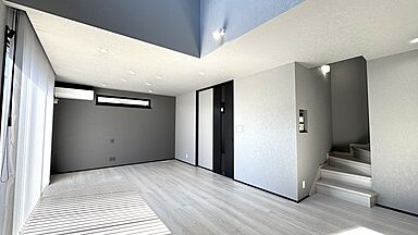 建築工房sakuraの施工事例「グレー×ブラックで魅せる、今どきモダンな暮らし」の画像1