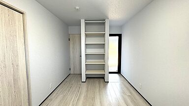 建築工房sakuraの施工事例「グレー×ブラックで魅せる、今どきモダンな暮らし」の画像4