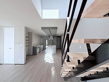 建築工房sakuraの施工事例「魅せる階段が、暮らしの主役になる家」の画像1