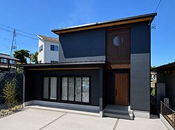 建築工房sakuraの施工事例「丸窓と縦格子が映える和モダンの家」の画像