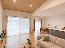 アキュラホーム(AQ Group)の施工事例「のびやかな勾配天井が魅力の平屋」の画像