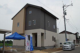 日本ハウスホールディングス 熊本営業所の施工事例「総タイルの家 大津町 M邸」のメイン画像