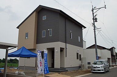 日本ハウスホールディングス 熊本営業所の施工事例「総タイルの家 大津町 M邸」の画像