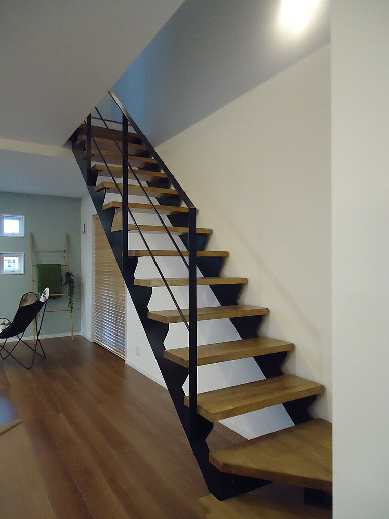 パナソニックビルダーズグループ 株式会社レジェンドホームの公式画像_階段4