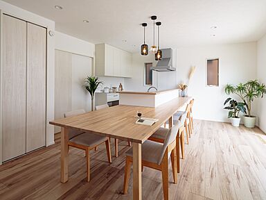 ハウスジャパンの施工事例「安城市_集う人が楽しく、笑顔になる工夫満載なお家」の画像3