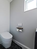 シンプルモダンスタイルのトイレ ハウスジャパンの事例画像