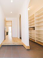 カフェスタイルの玄関 ハウスジャパンの事例画像