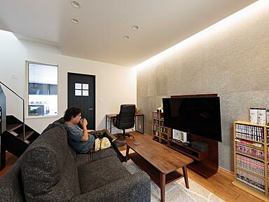 ハウスジャパンの施工事例「【お施主様邸】ガレージハウス/まさに男の城!一人の時間、友人との時間を楽しむお家」の画像1