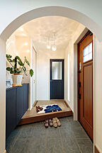 シンプルモダンスタイルの玄関 ハウスジャパンの事例画像