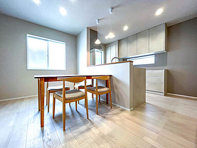 ハウスジャパンの施工事例「★収納力と便利な動線が魅力!1階と2階にWICがある家★」の画像2