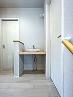 シンプルモダンスタイルの洗面所 ハウスジャパンの事例画像