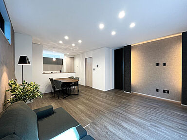 ハウスジャパンの施工事例「★グレーを基調とした高級感のあるスタイル。ダーク×モダンの家★」の画像4