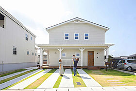 ハウスジャパンの施工事例「【お施主様邸】こだわりを詰め込んだアメリカンスタイル / 白×ヴィンテージの家」の画像1