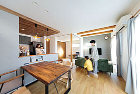 ハウスジャパンの施工事例「【お施主様邸】『 アウトドア好き家族 』が家でも外でもワクワクする家」の画像1