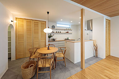 ハウスジャパンの施工事例「自然素材×外と内がつながるナチュラルな家」の画像2