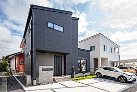 ハウスジャパンの施工事例「【お施主様邸】照明の陰影を楽しむ ホテルライクな家」のメイン画像