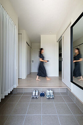 ハウスジャパンの施工事例「【お施主様邸】照明の陰影を楽しむ ホテルライクな家」の画像1