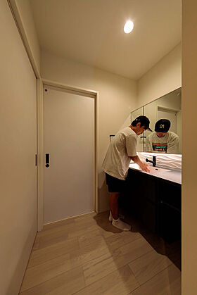 ハウスジャパンの施工事例「【お施主様邸】照明の陰影を楽しむ ホテルライクな家」の画像5