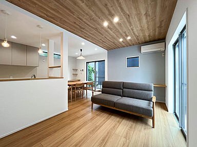 ハウスジャパンの施工事例「★たっぷり収納とプライベートなお庭が魅力!爽やかなナチュラルテイストの家★」の画像1