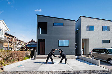 ハウスジャパンの施工事例「【お施主様邸】広いLDKと洗面、豊富な収納が魅力。建売の枠を超えたお洒落な家」の画像