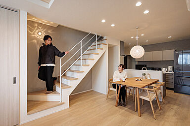 ハウスジャパンの施工事例「【お施主様邸】広いLDKと洗面、豊富な収納が魅力。建売の枠を超えたお洒落な家」の画像1