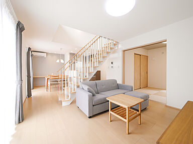 タナカホームズの施工事例「長門市 井手口モデルハウス おしゃれなリビング階段のある住まい」の画像1