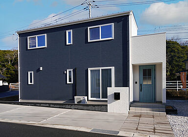 タナカホームズの施工事例「宇部市 黒石モデルハウス2号地 開放的でオシャレな外観の家」の画像1