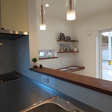 Natural Homeの施工事例「青空と赤い瓦屋根が映えるかわいいおうち」の画像3