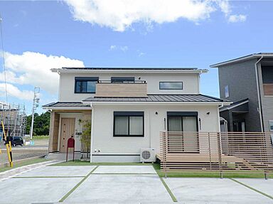 株式会社サンクスホームの施工事例「梁で魅せる勾配天井リビングのおうち」の画像6