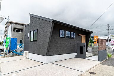 株式会社サンクスホームの施工事例「【究極の平屋】LIMINI -FIN- <リミニ -ファイン- >」の画像1