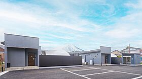 亥太郎建設株式会社の施工事例「富士山を望む、癒しと快適性が融合したグランピング施設」の画像1