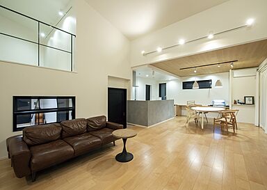 新日本ホームズ株式会社 マリナ通りモデルホームの施工事例「福岡県北九州市 S様邸 両世帯の交流を楽しむ完全分離型2世帯住宅」の画像1