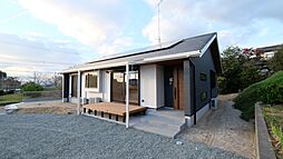 新日本ホームズ株式会社 マリナ通りモデルホームの施工事例「奥様の使い勝手に徹底的にこだわったセンターキッチンの平屋」の画像