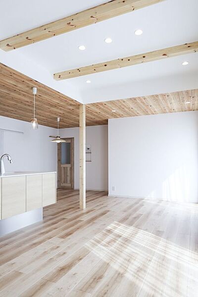 木の家スタイルのリビング 『みんなの家』ここを「こだわった」と言える“税込”“定額”の家づくりの事例画像