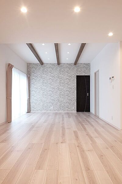 シンプルモダンスタイルのリビング 『みんなの家』ここを「こだわった」と言える“税込”“定額”の家づくりの事例画像