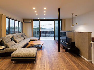 【高級注文住宅専門】zuttoの施工事例「空をつかまえる住まい」の画像1