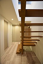 シンプルモダンスタイルの玄関 【高級注文住宅専門】zuttoの事例画像