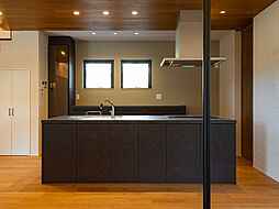 【高級注文住宅専門】zuttoの施工事例「自然光と調和する家」の画像