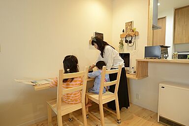 株式会社シーキューブの施工事例「ほどよい距離感が心地のいい北欧風の2世帯住宅」の画像5