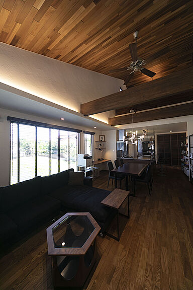 山根木材 【長期優良住宅・耐震等級3・ZEH】を標準採用の施工事例「子どもも大人も遊べる家」の画像2