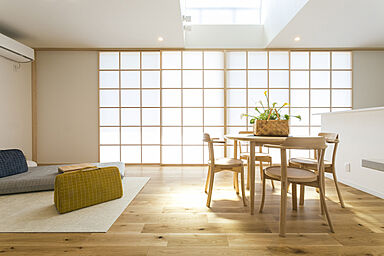 山根木材 【長期優良住宅・耐震等級3・ZEH】を標準採用の施工事例「光と風を感じる家」の画像3