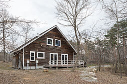 山根木材 【長期優良住宅・耐震等級3・ZEH】を標準採用の施工事例「湖畔の別荘」の画像