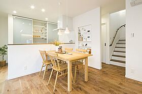 山根木材 【長期優良住宅・耐震等級3・ZEH】を標準採用の施工事例「建物の内と外が緩やかにつながる土間やパティオ」の画像2